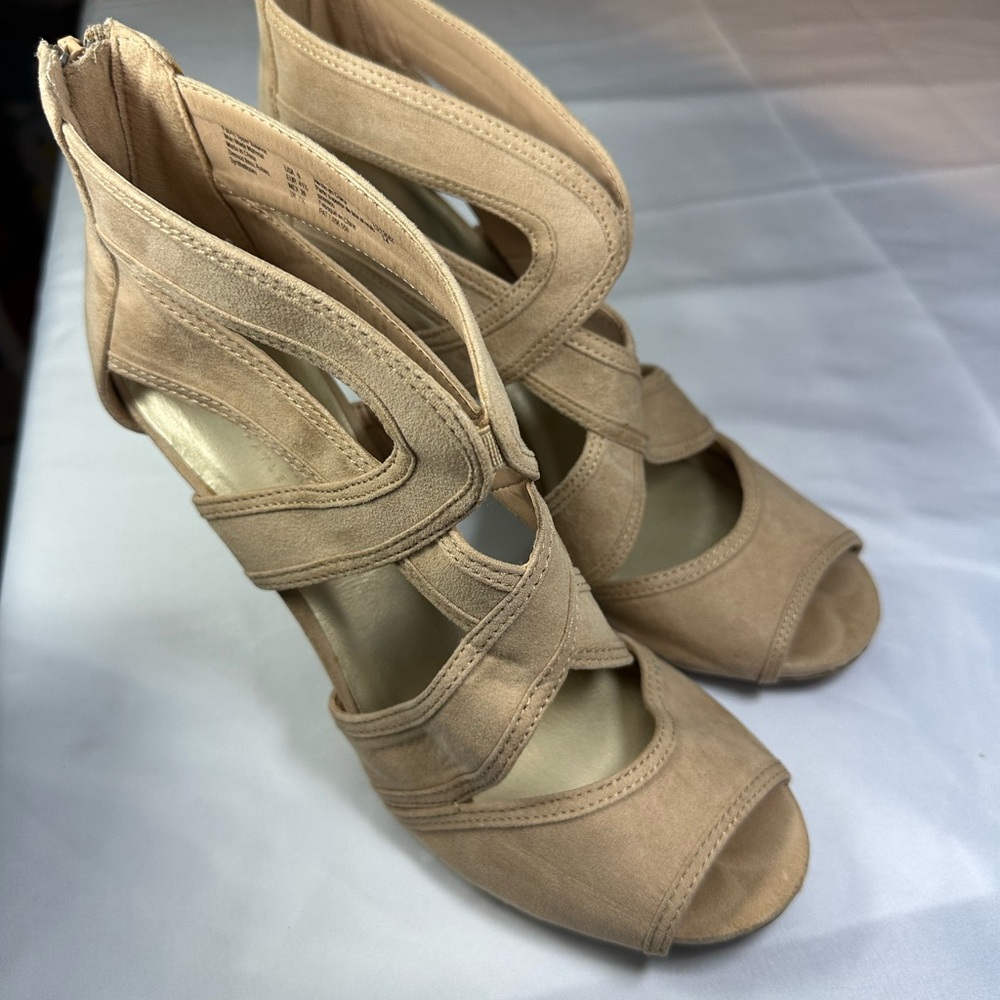 Christian Siriano Beige Women's Heels